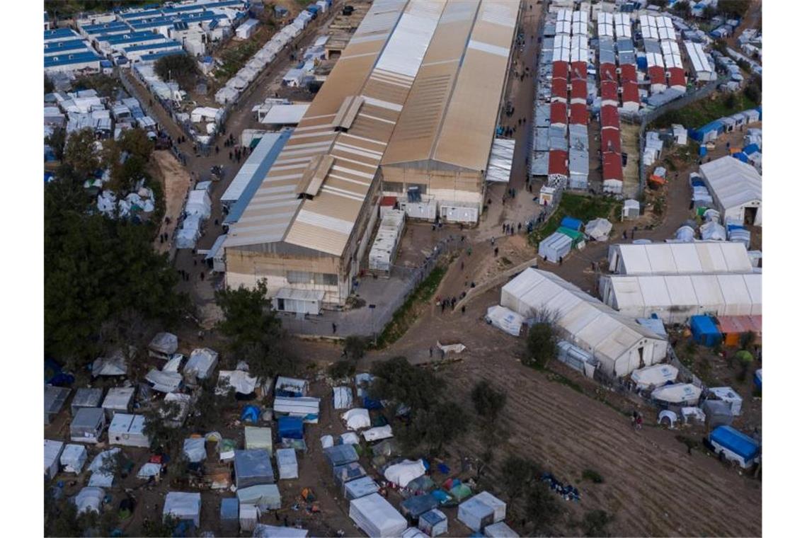Frontex-Direktor: Deutlich weniger unerlaubte EU-Einreisen Blick auf das Flüchtlingslager Vial auf der griechischen Insel Chios. Foto: Lefteris Partsalis/XinHua/dpa