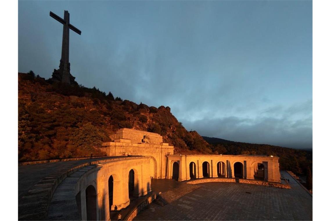 Trotz Protesten: Spanischer Diktator Franco umgebettet