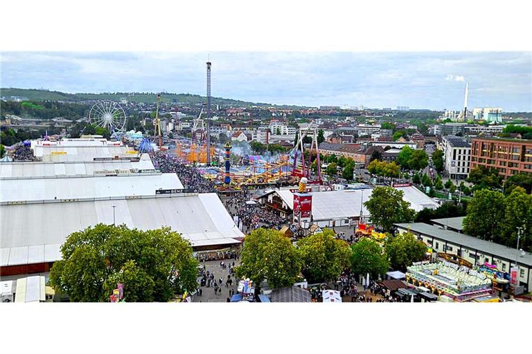 Blick auf den Cannstatter Wasen am Sonntagnachmittag.