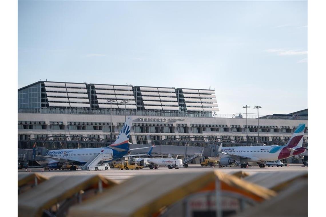 Vollautomatisiertes Parken: Projekt am Stuttgarter Flughafen Blick auf den Flughafen Stuttgart. Foto: Sebastian Gollnow/dpa/Archivbild