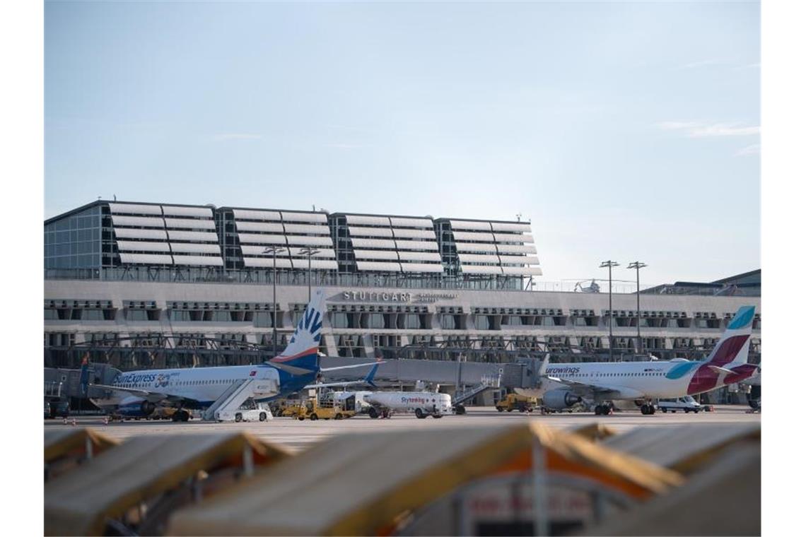 Blick auf den Flughafen Stuttgart. Foto: Sebastian Gollnow/dpa/Archivbild