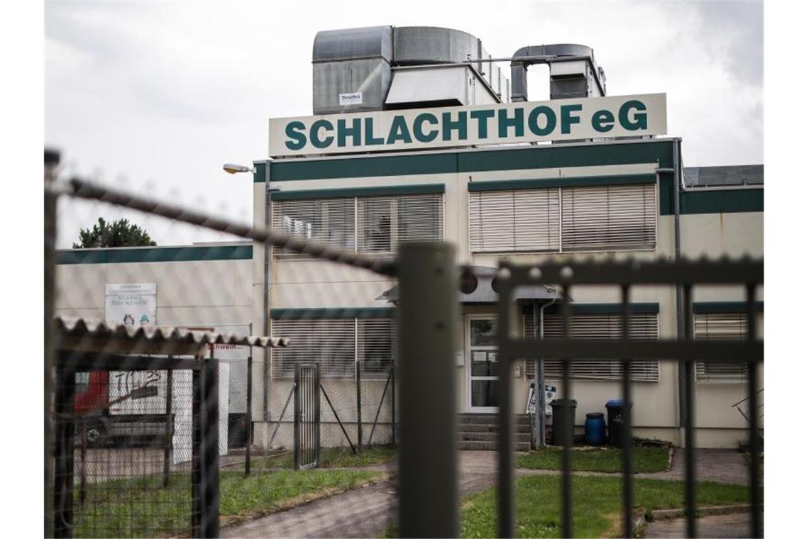 Blick auf den geschlossenen Schlachthof in Gärtringen. Foto: Christoph Schmidt/dpa/Archivbild