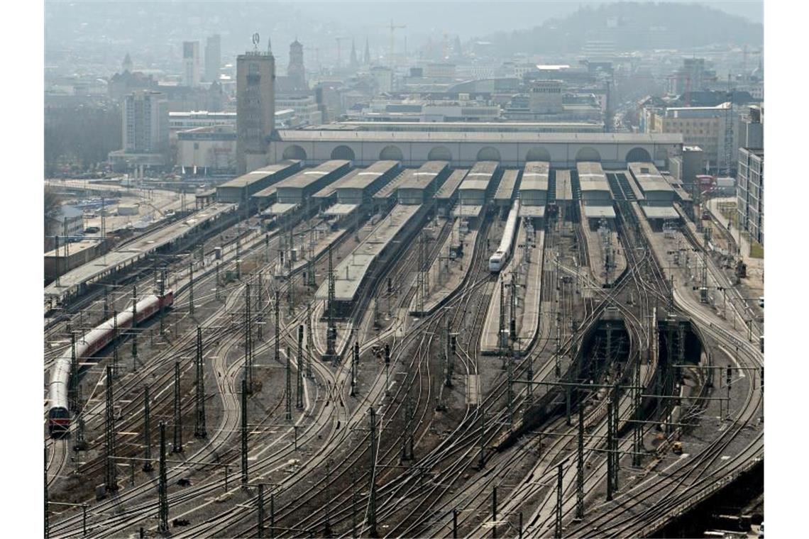 Blick auf den Hauptbahnhof in Stuttgart. Foto: Franziska Kraufmann/dpa