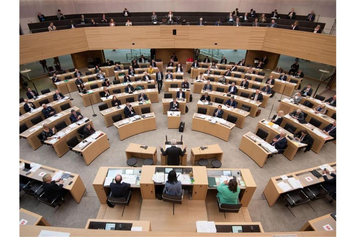 Blick auf den Plenarsaal des Landtags von Baden-Württemberg. Foto: Marijan Murat/dpa