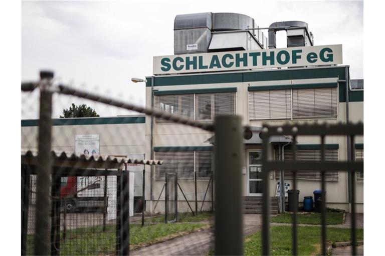 Blick auf den Schlachthof Gärtringen. Foto: Christoph Schmidt/dpa