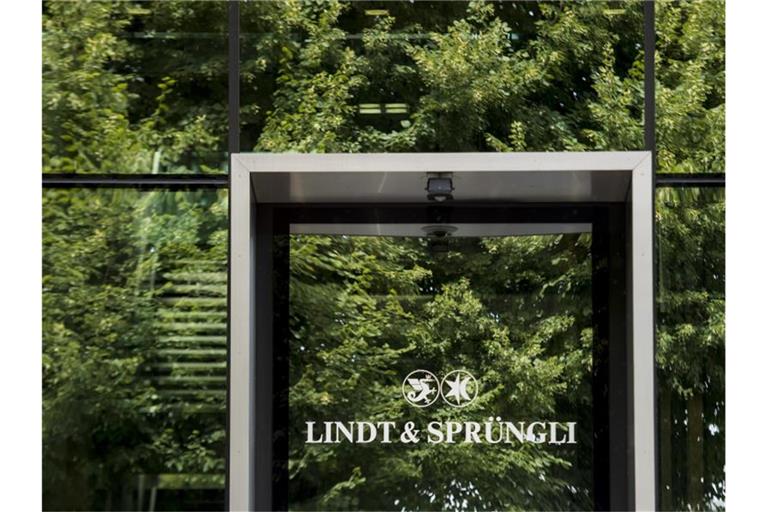 Blick auf den Sitz des Schokoladenkonzerns Lindt & Spruengli in Kilchberg in der Schweiz. Foto: Ennio Leanza/KEYSTONE/dpa