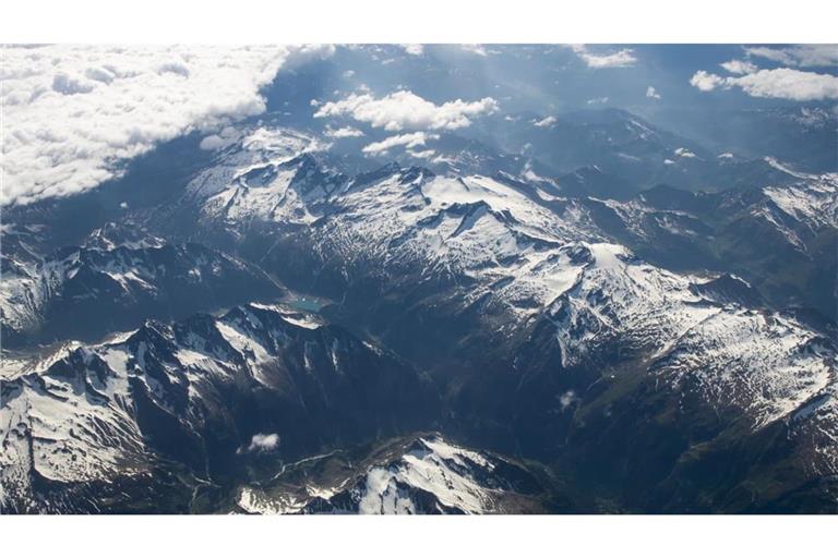 Blick auf die Alpen: Ein Kletterer ist von einer giftigen Schlange gebissen worden (Symbolfoto).