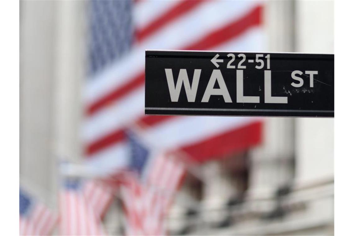 Blick auf die Börse in der New Yorker Wall Street. Foto: Andrew Gombert/EPA/Archiv