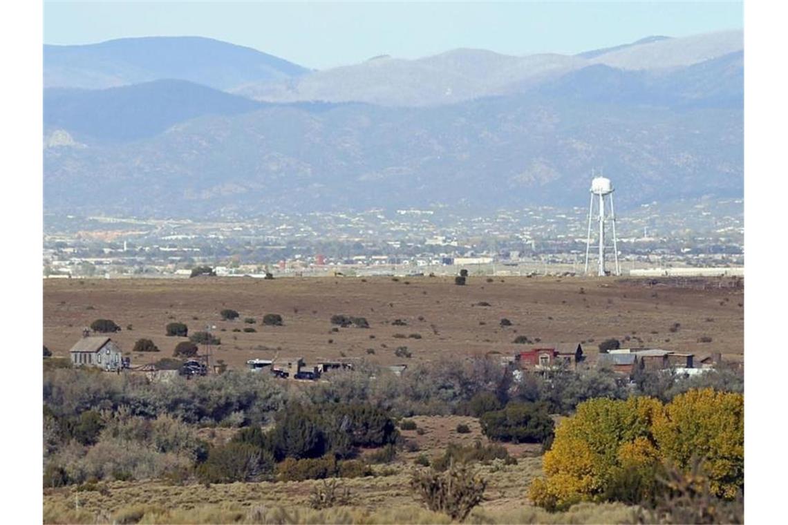 Nach Tod bei Baldwin-Dreh: Details zur Munition unklar Blick auf die Bonanza Creek Ranch in der Nähe von Santa Fe (New Mexico), Tatort eines tragischen Unfalls am Filmset mit US-Schauspieler Alec Baldwin. Foto: Luis Sanchez-Saturno/Santa Fe New Mexican/AP/dpa