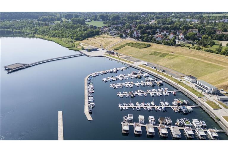 Blick auf die Marina Baunsbedra am Geiseltalsee. Im Fall der gesuchten Raubkatze plant das Landratsamt vorerst keine weiteren Suchaktionen (Archivfoto).