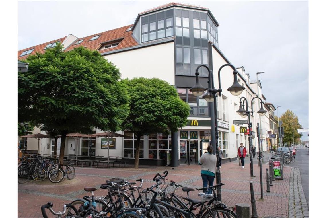 Blick auf die Reitstallstraße, Ecke Weender Straße in Göttingen. In dem Bereich wurde laut einer Polizeisprecherin der mutmaßliche Mörder festgenommen. Foto: Swen Pförtner