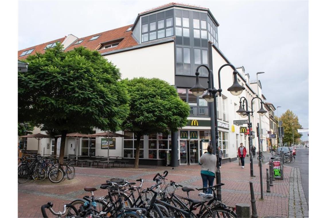 War Motiv des Göttinger Frauenmörders unerwiderte Liebe? Blick auf die Reitstallstraße, Ecke Weender Straße in Göttingen. In dem Bereich wurde laut einer Polizeisprecherin der mutmaßliche Mörder festgenommen. Foto: Swen Pförtner