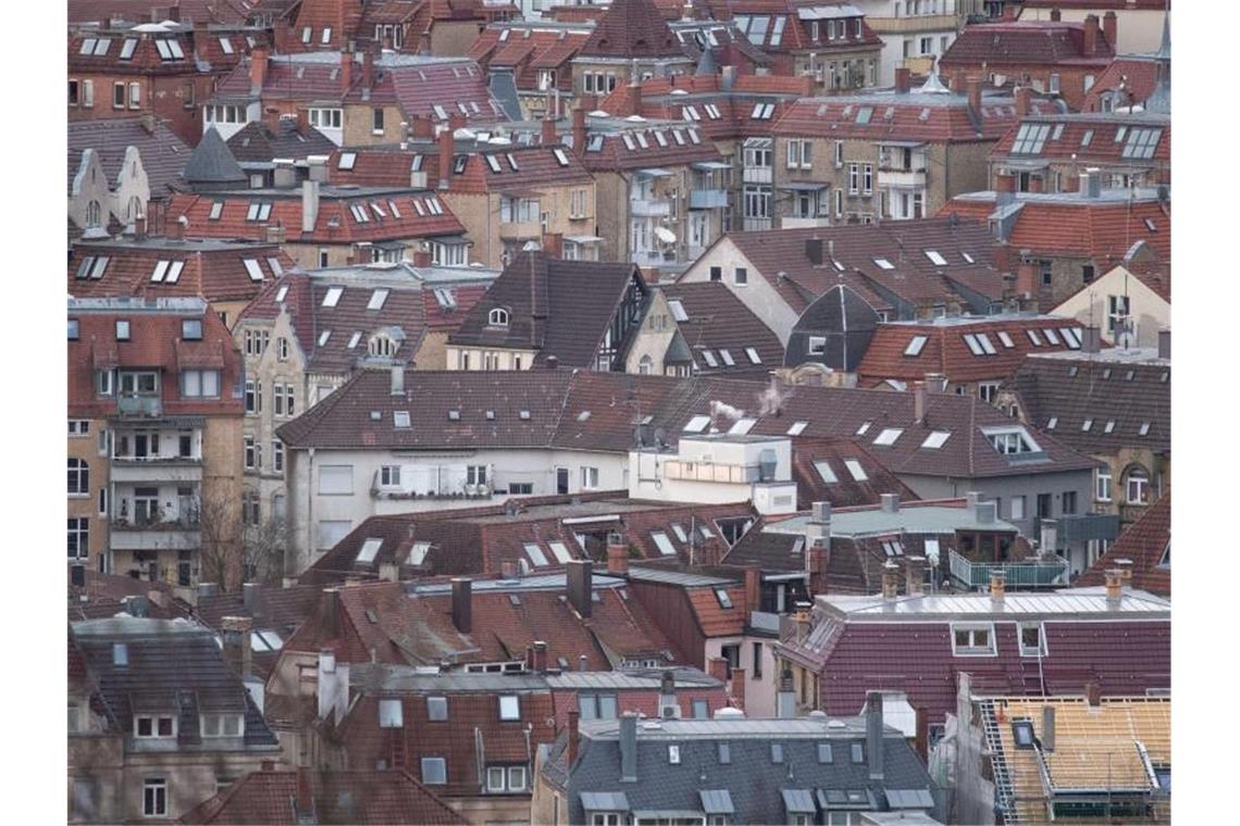 Blick auf die Stuttgarter Innenstadt: Für die Kommunen ist die Grundsteuer eine der wichtigsten Einnahmequellen. Im vergangenen Jahr kamen rund 14 Milliarden Euro zusammen. Foto: Marijan Murat/dpa