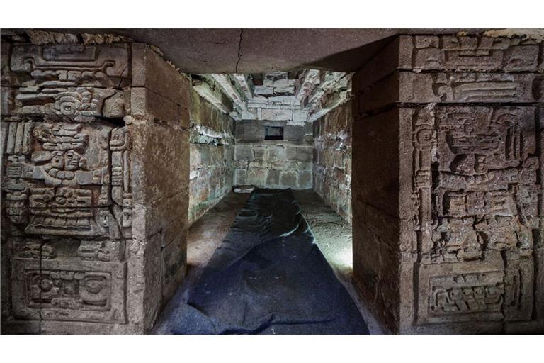 Blick auf ein 1400 Jahre altes Zapoteken-Grab in Mexiko. Das gut erhaltene Grab mit Wandmalereien, Friese und Kalenderinschriften wurde in San Pablo Huitzo im südlichen Bundesstaat Oaxaca gefunden.
