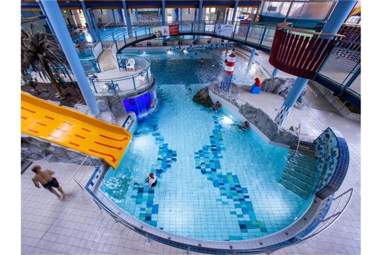 Blick auf ein Becken des Erlebnisbades Wonnemar Wismar. Foto: Jens Büttner/dpa-Zentralbild/dpa/Archivbild