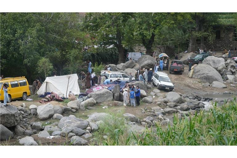 Blick auf ein provisorisches Notunterkunftslager nach dem Erdbeben in der afghanischen Provinz Kunar.