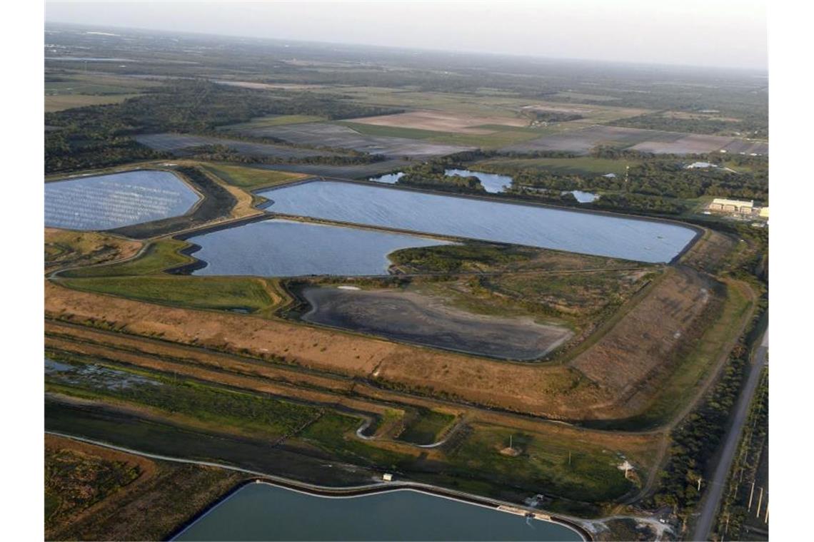 Kein zweites Leck in Abwasserbecken in Florida Blick auf ein Reservoir in der Nähe der alten Piney Point Phosphat Mine. Foto: Tiffany Tompkins/The Bradenton Herald/AP/dpa
