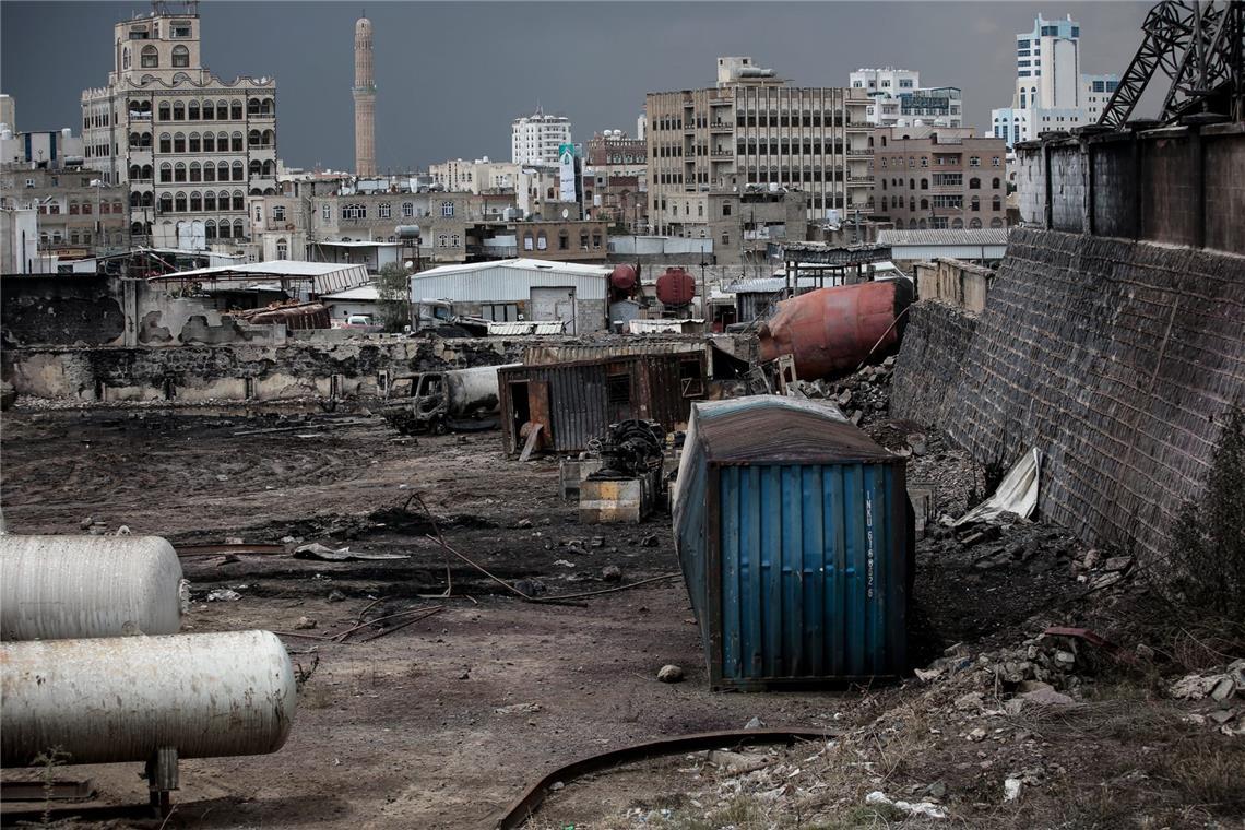 Netanjahu warnt Einwohner der Stadt Gaza: „verschwinden Sie" Blick auf eine beschädigte Tankstelle im Jemen, nachdem sie von israelischen Luftangriffen getroffen wurde. (Archivbild)