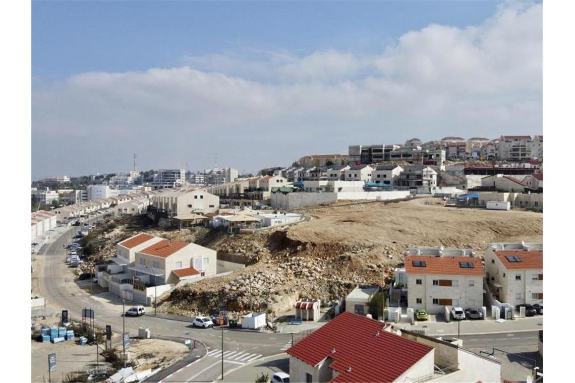 Blick auf eine jüdische Siedlung im Westjordanland. Alle umstrittenen Siedlungen sollen Trump zufolge Israel zuerkannt werden. Foto: Ariel Schalit/AP/dpa