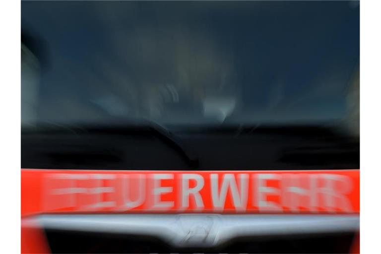Blick auf einen Einsatzwagen der Feuerwehr. Foto: Britta Pedersen/dpa/Symbolbild