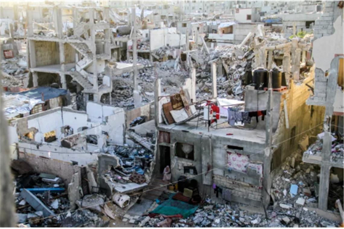Netanjahu warnt Einwohner der Stadt Gaza: „verschwinden Sie" Blick auf einen Teil der zerstörten Stadt im nördlichen Gazastreifen.