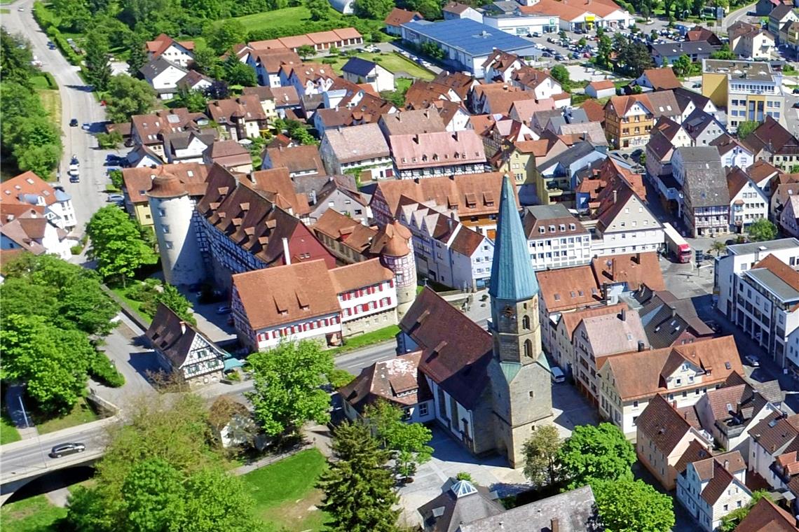 Blick auf Gaildorf mit der Stadtkirche und dem Alten Schloss, dem einstigen Sitz der Schenken von Limpurg. Archivfoto: C. Weller