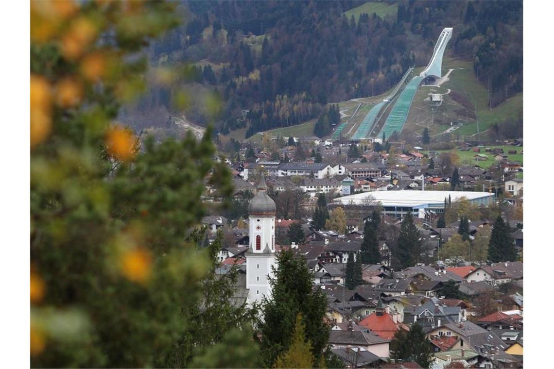 Blick auf Garmisch-Partenkirchen in Oberbayern. Foto: Karl-Josef Hildenbrand/dpa