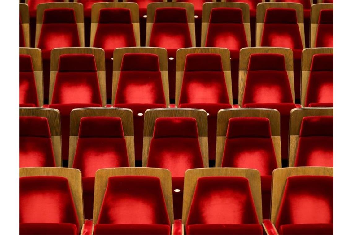 Blick auf leere Sitzplätze im Gewandhaus zu Leipzig. Foto: Jan Woitas/dpa-Zentralbild/dpa