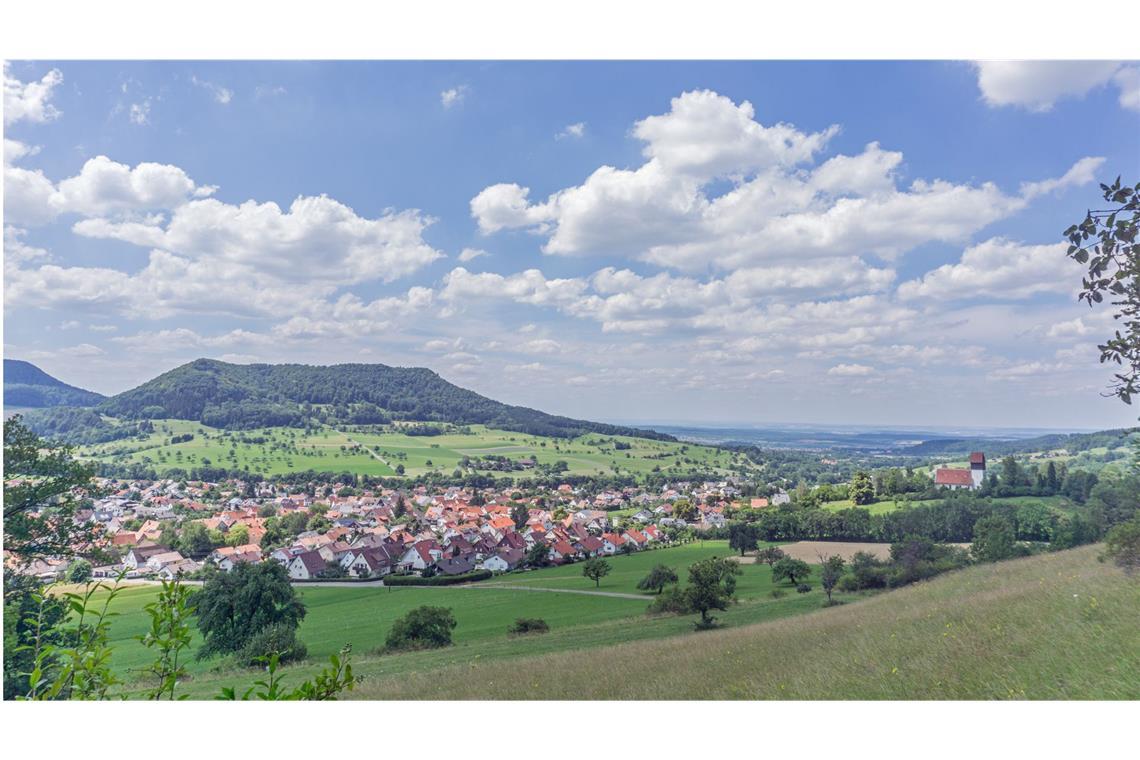 Blick auf Talheim bei Tübingen und auf den Farrenberg