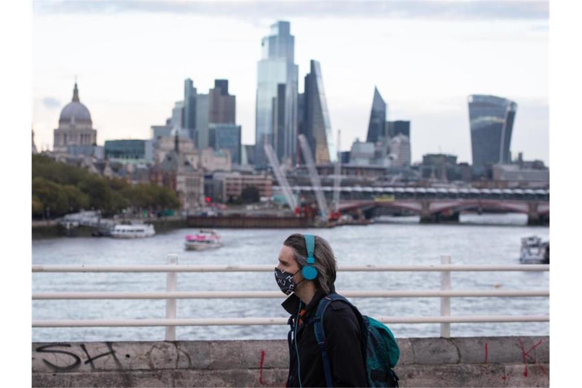 Blick auf Wolkenkratzer im Zentrum von London. Foto: Dominic Lipinski/PA Wire/dpa