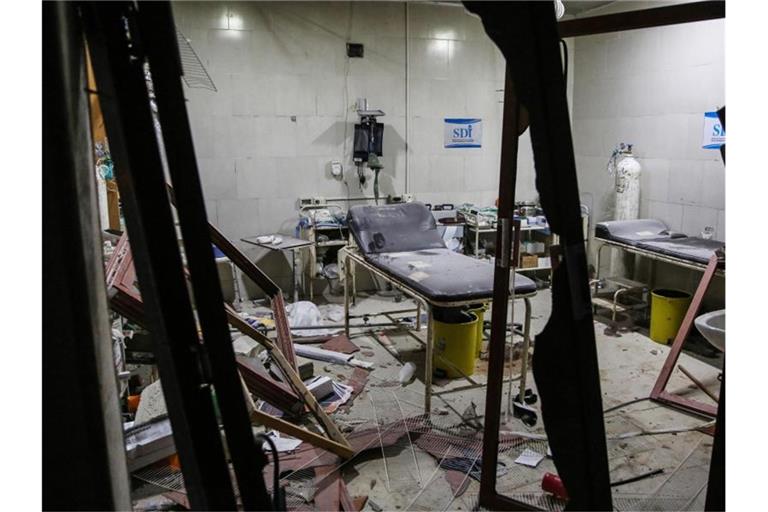 Blick in das Innere des getroffenen Shami-Krankenhauses. Foto: Anas Alkharboutli/dpa