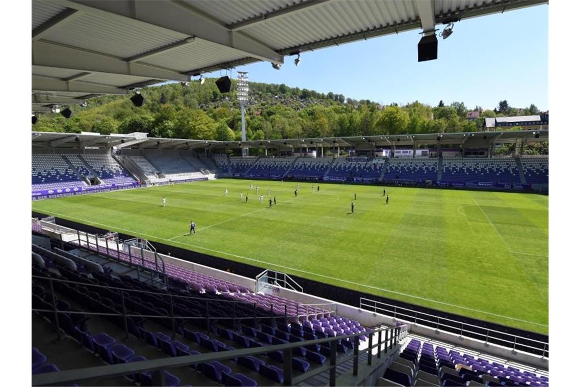 Rot für Diekmeier und ein 1:3: Neustart für Sandhausen Blick in das Stadion. Foto: Sebastian Wutzler/dpa-Zentralbild - Pool/dpa