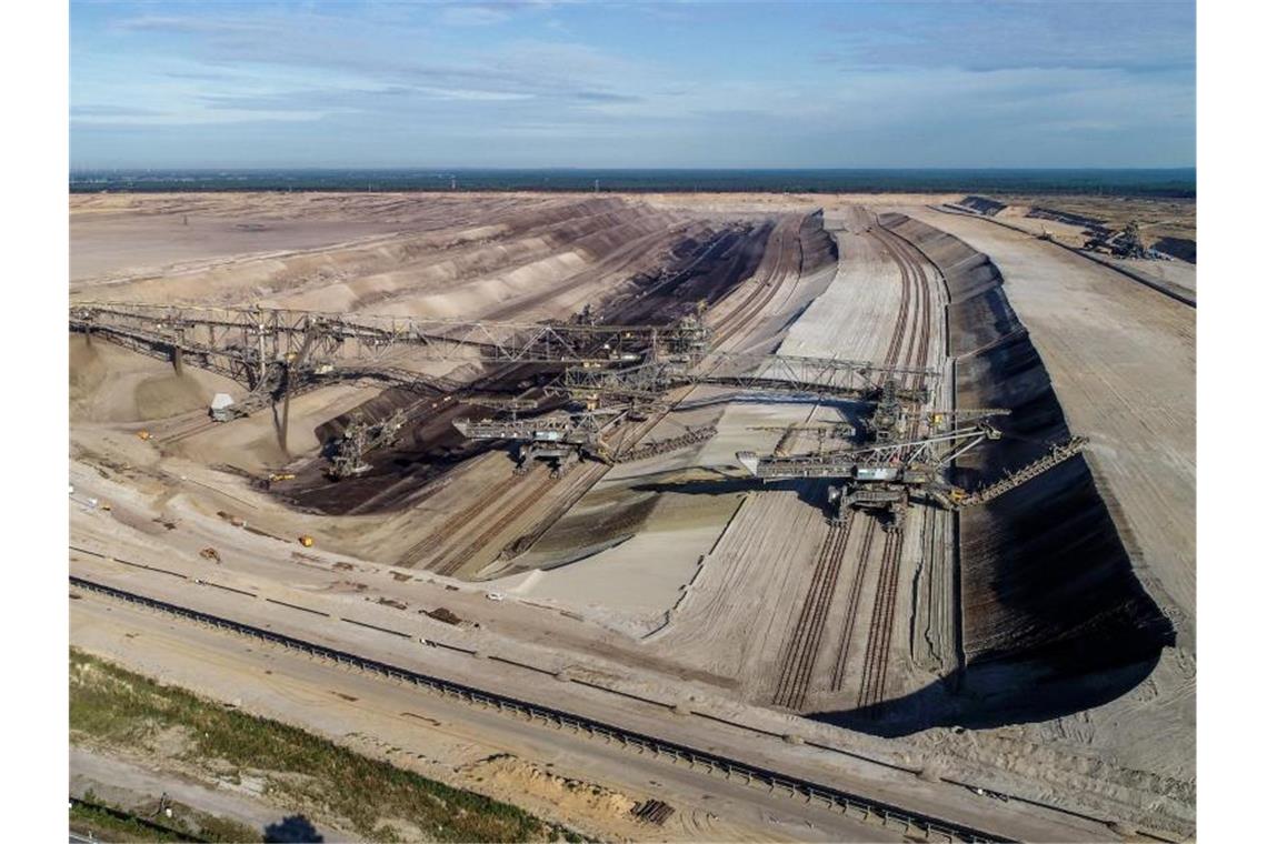Tagebau Jänschwalde muss Betrieb vorerst einstellen Blick in den Braunkohletagebau Jänschwalde der Lausitz Energie Bergbau AG. Foto: Patrick Pleul