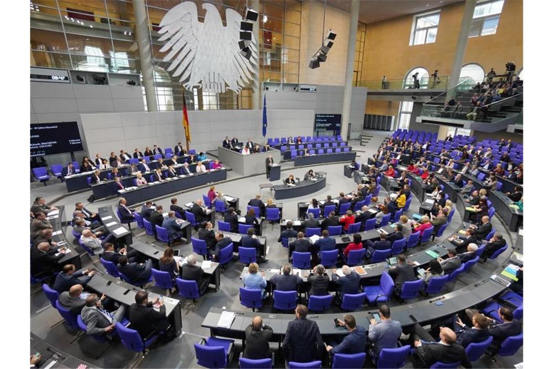 Blick in den Bundestag bei er 125. Sitzung des Deutschen Bundestages. Foto: Jörg Carstensen/dpa