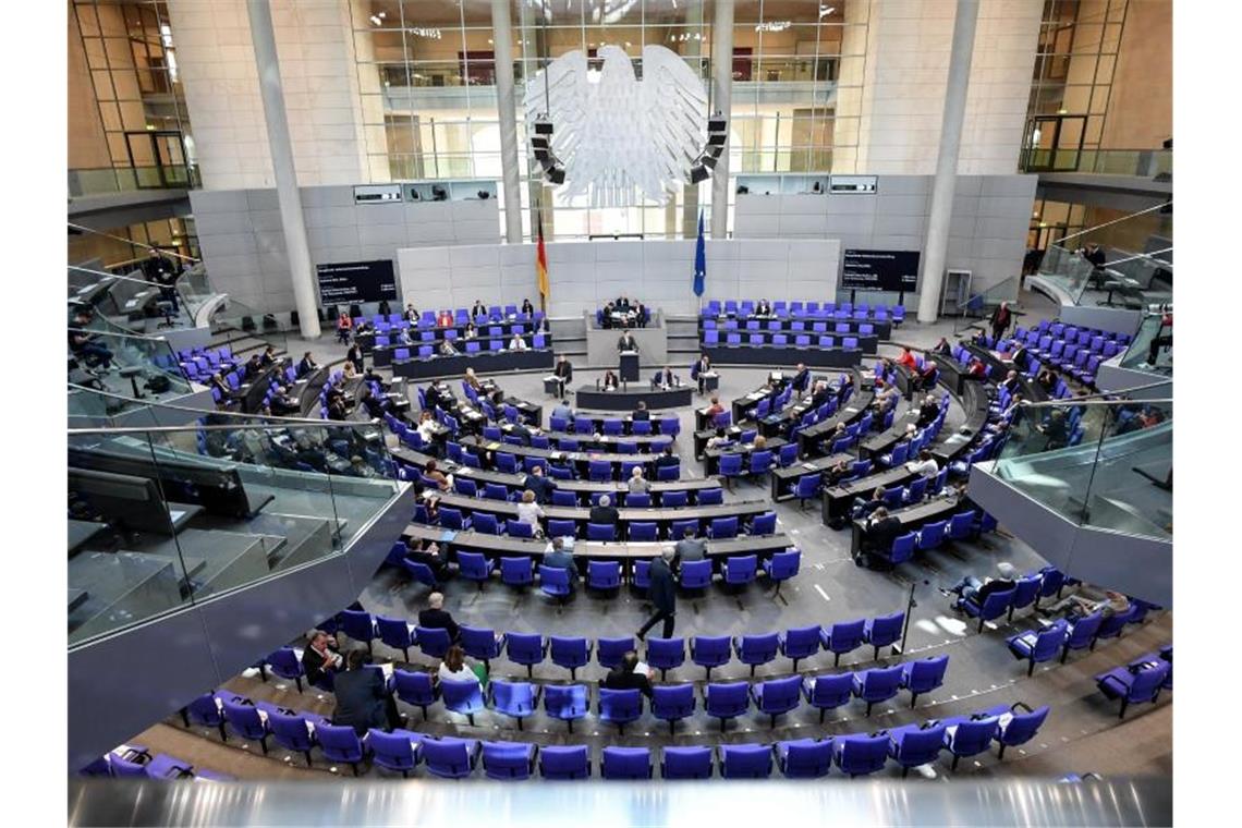 Regierungsparteien verlieren Mitglieder Blick in den Bundestag in Berlin. Foto: Britta Pedersen/dpa-Zentralbild/dpa