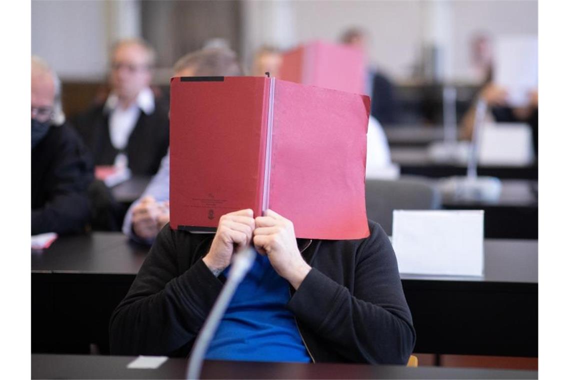 Blick in den Gerichtssaal im Hamburger Landgericht. Dort endete der Prozess um einen spektakulären Kokain-Schmuggel. Foto: Christian Charisius/dpa-Pool/dpa