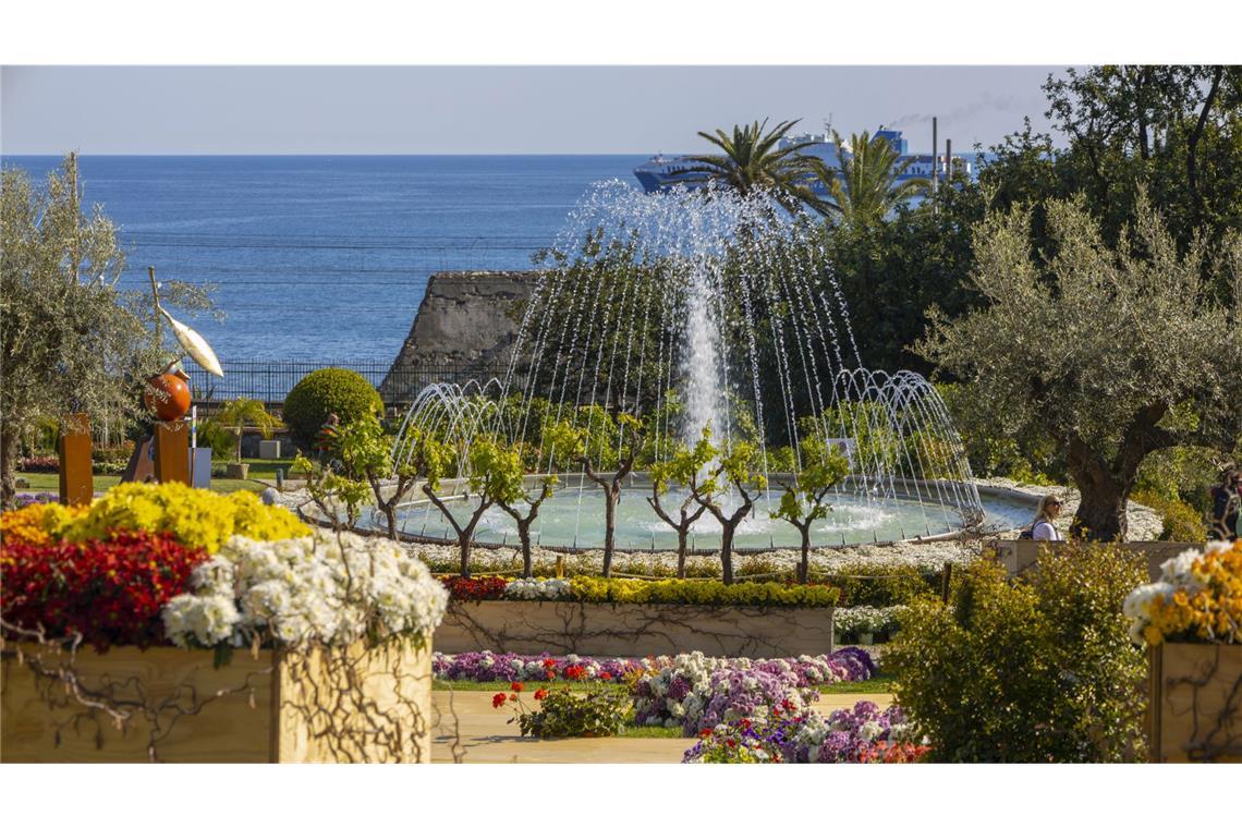 „Romeo und Julia“ tanzen am Mittelmeer Blick in den Park von Nervi, einem Stadtteil Genuas: Hier tanzt das Stuttgarter Ballett „Romeo und Julia“ vor malerischer Kulisse.