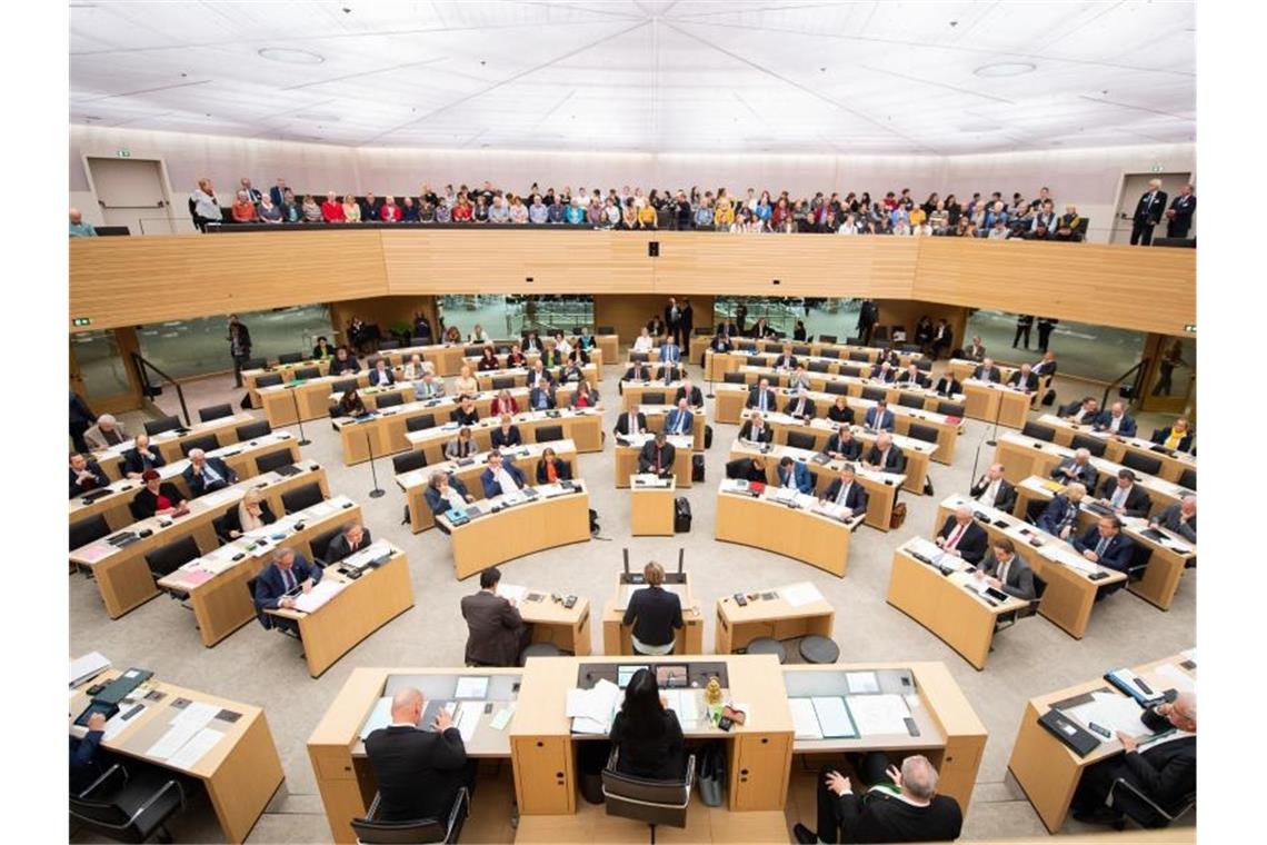 Blick in den Plenarsaal des baden-württembergischen Landtags. Foto: Tom Weller/dpa