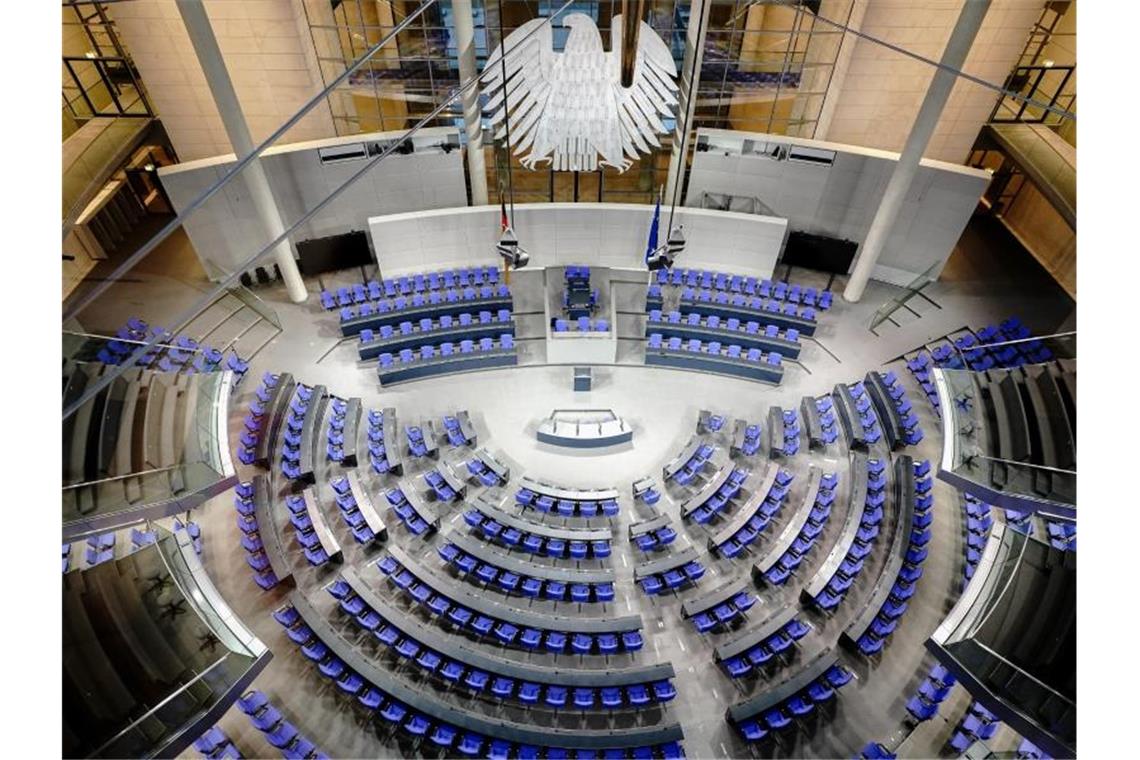 Blick in den Plenarsaal des Bundestags. Kommende Woche findet hier die erste Sitzung des neuen Jahres statt. Foto: Kay Nietfeld/dpa