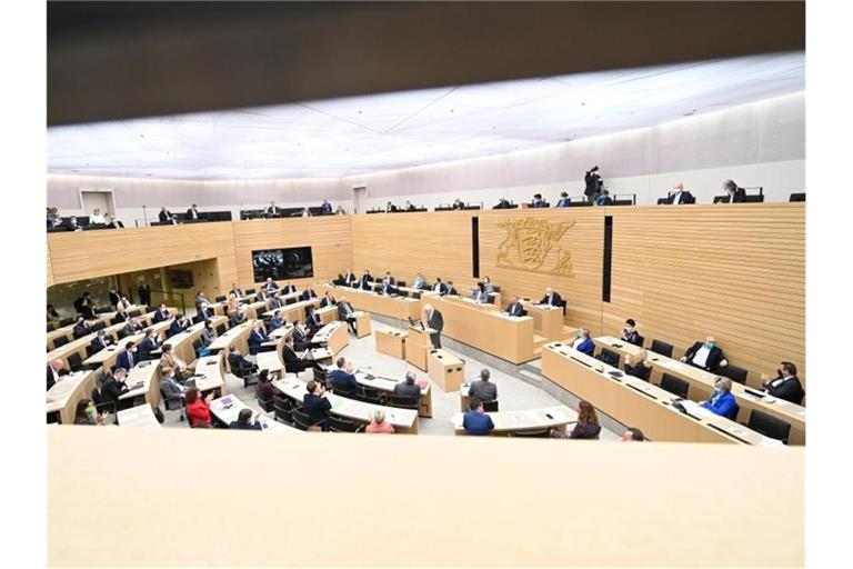 Blick in den Plenarsaal des Landtags von Baden-Württemberg. Foto: Bernd Weißbrod/dpa