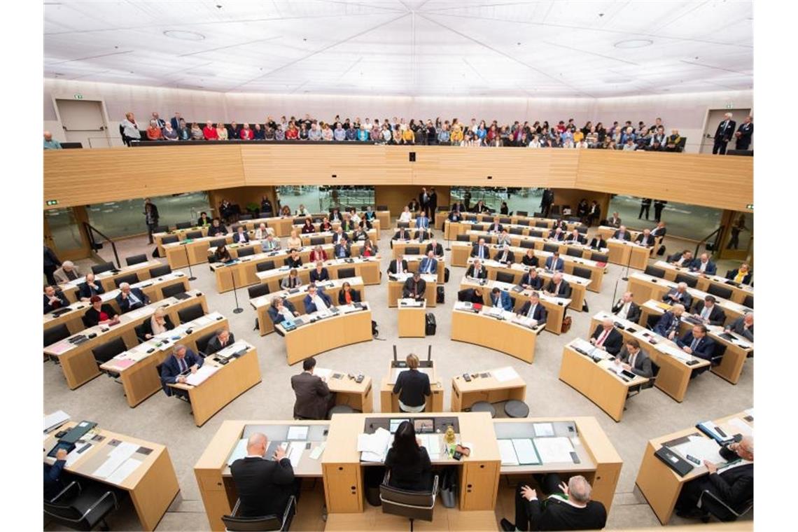 Blick in den Plenarsaal des Landtags von Baden-Württemberg. Foto: Tom Weller/dpa/Archivbild