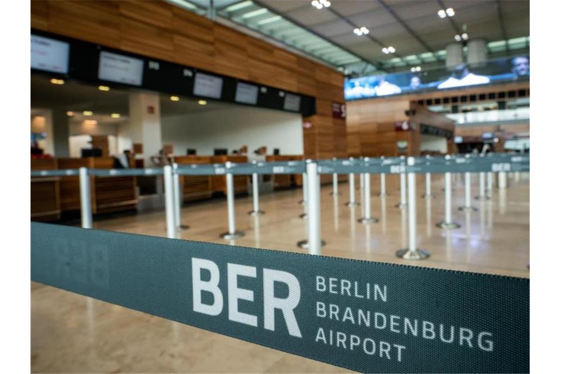 Blick in die Abflughalle des neuen Flughafens Berlin-Brandenburg. Foto: Michael Kappeler/dpa