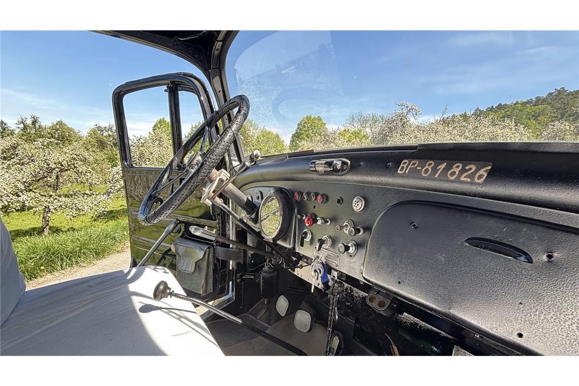 Blick in die Fahrerkabine des L 312.