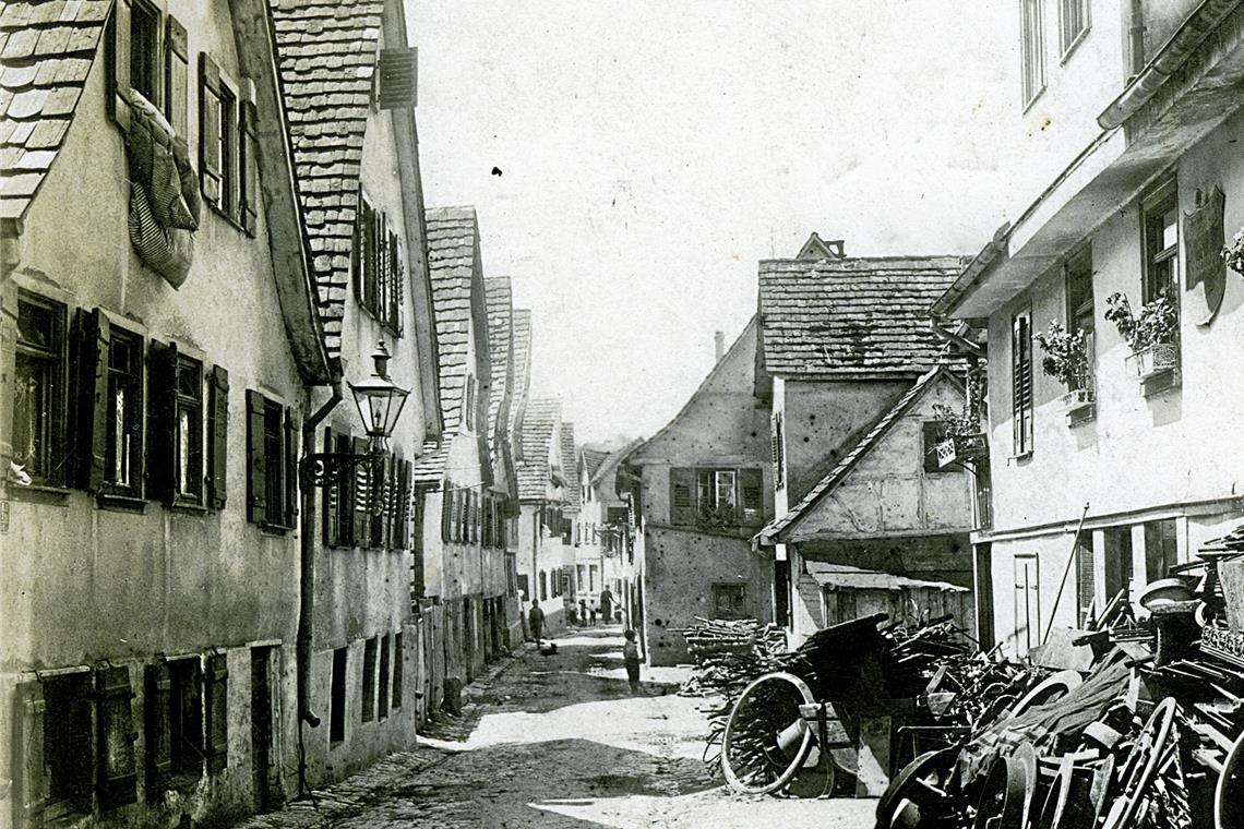 Blick in die schmale Grabenstraße um 1917.
