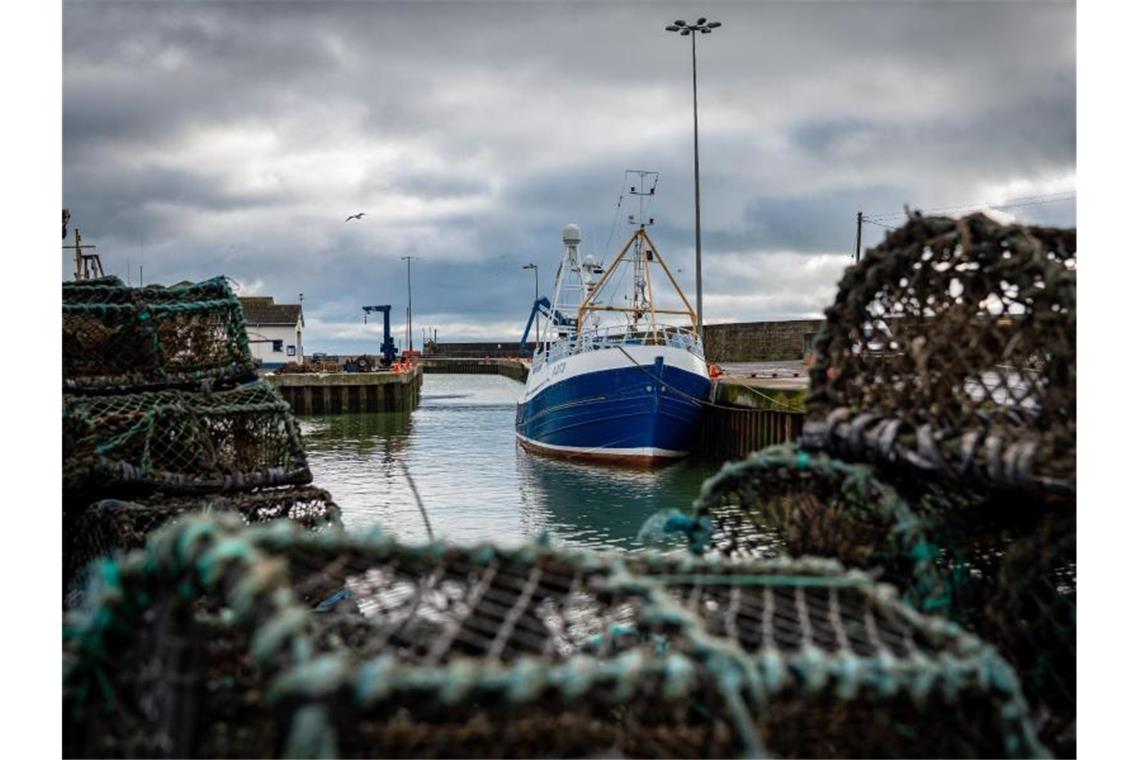 Blick in einen britischen Hafen. Der Fischereistreit zwischen Frankreich und Großbritannien schwelt seit langem. Foto: David Keyton/AP/dpa