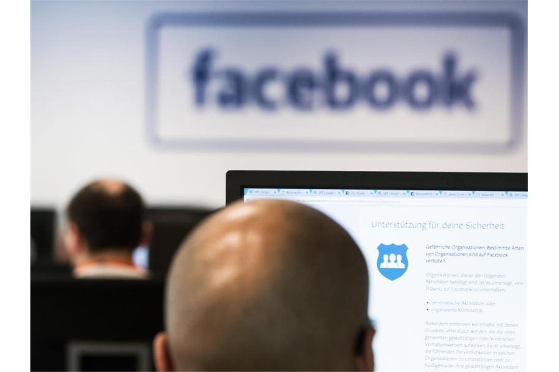 Millionen-Bußgeld für Facebook wegen Hasskommentaren Blick ins Löschzentrum von Facebook in einem Service-Center in Berlin. Foto: Soeren Stache