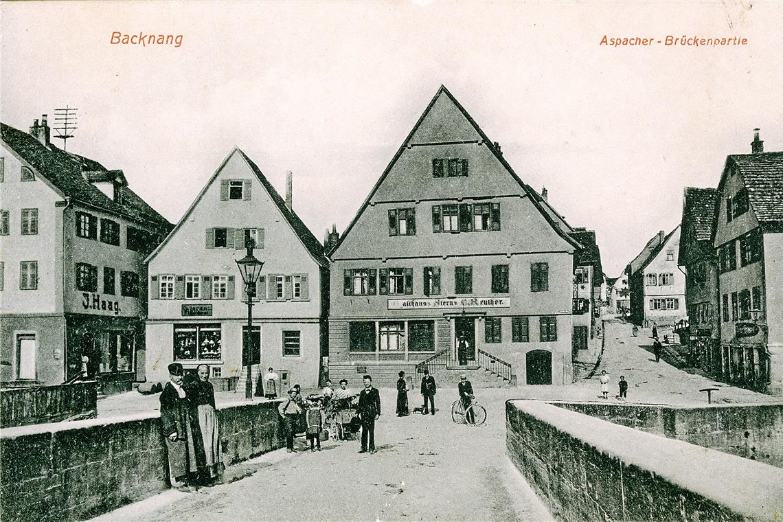 Blick über die alte Aspacher Brücke auf den Gasthof Stern um 1905. Repros: P. Wolf