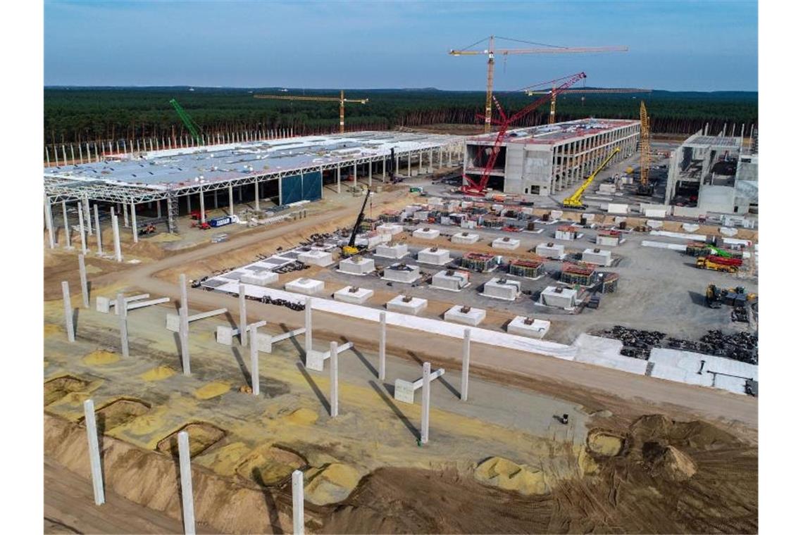 Tesla kann Fabrik in Grünheide vorerst nicht weiterbauen Blick über die Baustelle der Tesla-Fabrik im brandenburgischen Grünheide. Foto: Patrick Pleul/dpa-Zentralbild/dpa