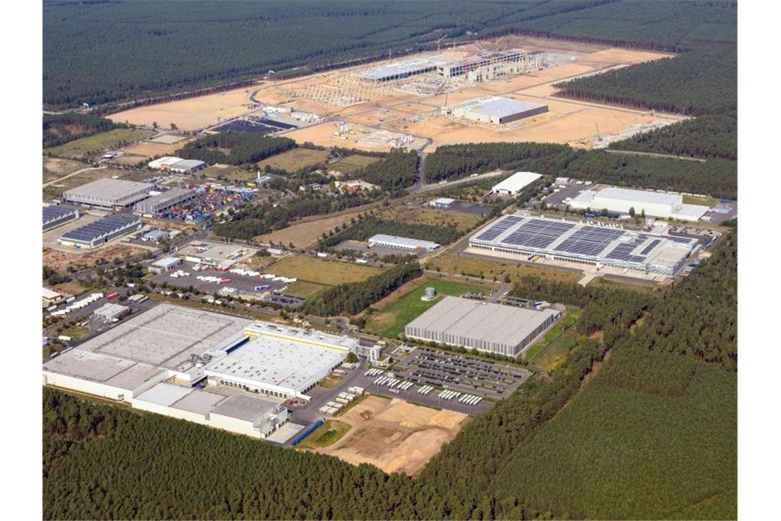 Blick über die Baustelle der Tesla-Fabrik im brandenburgischen Grünheide. Foto: Soeren Stache/dpa-Zentralbild/dpa