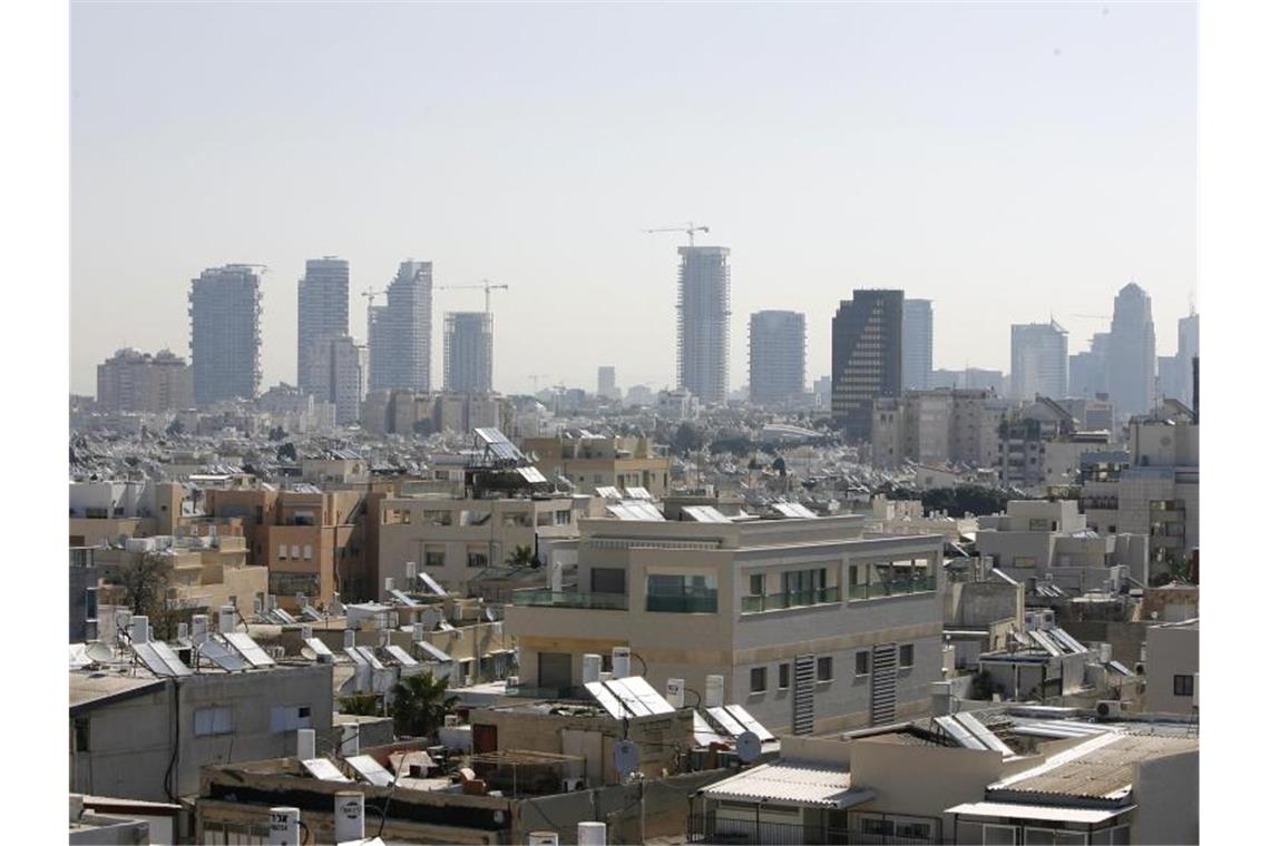 Blick über Tel Aviv. Die israelische Küstenmetropole ist laut dem britischen „Economist“-Magazin die teuerste Stadt der Welt. Foto: Daniel Karmann/dpa
